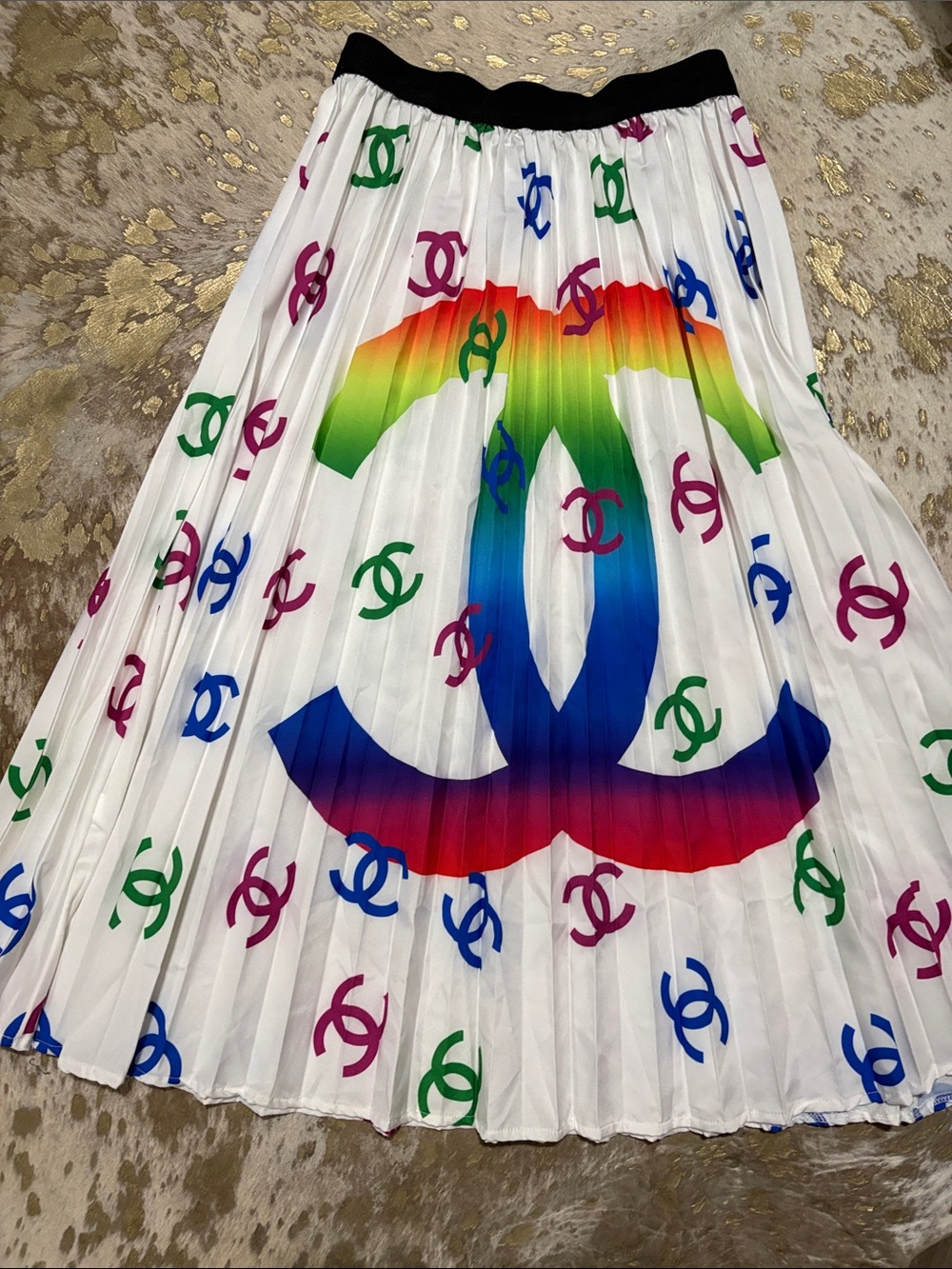 Chic Rainbow Logo Pleated White Skirt